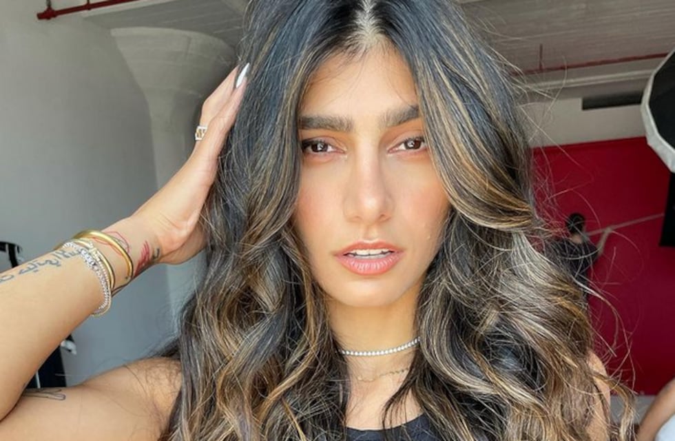 Mia Khalifa cautivó en Instagram con solo una remera estampada: “BTS”