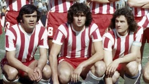 Murió Alberto "La Vieja" Beltrán, inolvidable en Instituto (en la foto, con la cinta de capitán). El de la delantera formidable con Mario Kempes y Saldaño.