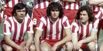 Murió Alberto "La Vieja" Beltrán, inolvidable en Instituto (en la foto, con la cinta de capitán). El de la delantera formidable con Mario Kempes y Saldaño.