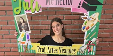 Julieta González, la joven juninense que presentó una obra para  honrar la memoria de su abuelo fallecido para rendir su última materia.