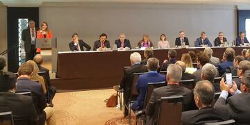 En su intervención durante la apertura del Argentina Forum Day el gobernador Morales destacó la política minera jujeña centrada en el "cuidado ambiental a partir del fortalecimiento de los marcos regulatorios para prevenir, mitigar y restaurar daños ambientales".