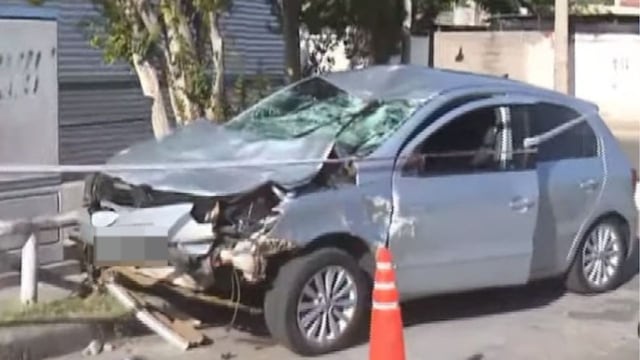 El Gol Trend que chocó contra dos personas.