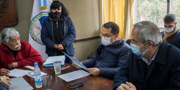 El presidente del Concejo Deliberante de San Salvador de Jujuy, Lisandro Aguiar (centro), destacó la importancia de la información que aportó sobre temas de transporte el Departamento Ejecutivo municipal.