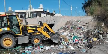 En la limpieza del colector Papagayos se retiraron más de 250 metros cúbicos de basura y desenbanque. Gentileza