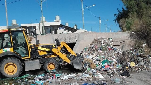 En la limpieza del colector Papagayos se retiraron más de 250 metros cúbicos de basura y desenbanque. Gentileza