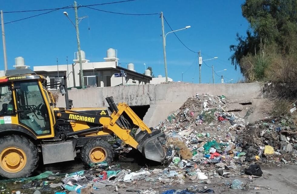 Retiraron más de 250 metros cúbicos de basura del colector Papagayos