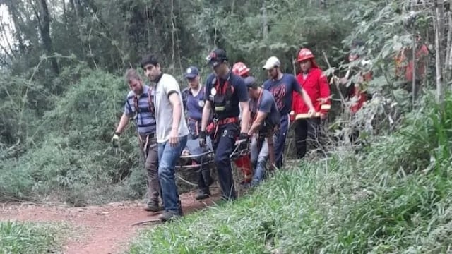 Una turista fue rescatada tras caer en el Salto “La Olla” en Aristóbulo del Valle.