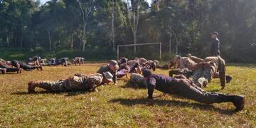 Fuerzas de seguridad entrenan en Puerto Iguazú.