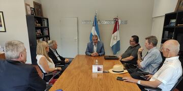 La reunión del ministro Walter Grahovac con las entidades cordobesas que nuclean a los colegios privados (La Voz).