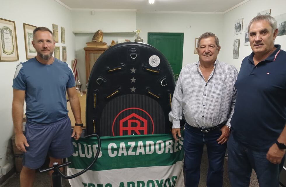 El Club Cazadores donó dos camillas para rescate acuático a la Secretaría de Seguridad de Tres Arroyos