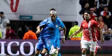 Franco Jara, delantero de Belgrano, en intento ante Argentinos. Pobre primer tiempo del Celeste (Prensa Belgrano).