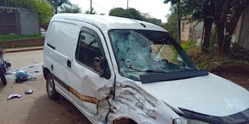 Aparatoso accidente en Garupá: motociclista voló por el aire y quedó registrado en cámaras.