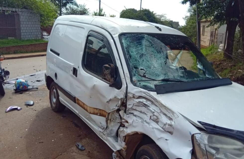 Aparatoso accidente en Garupá: motociclista voló por el aire y quedó registrado en cámaras