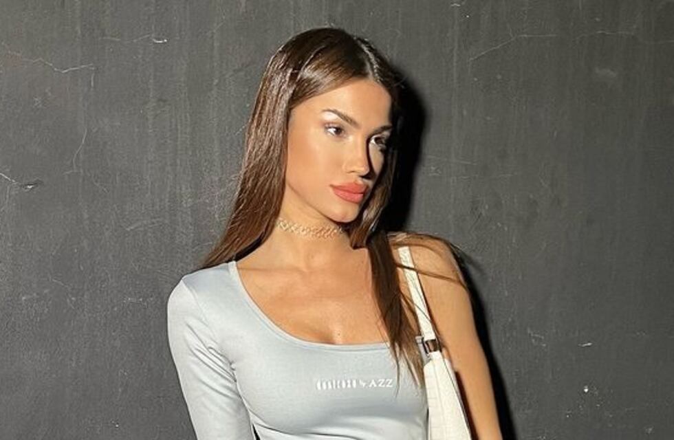 “Body” ajustado y cintura al aire: la prenda elegida por Agustina Agazzani para enamorar a sus fans