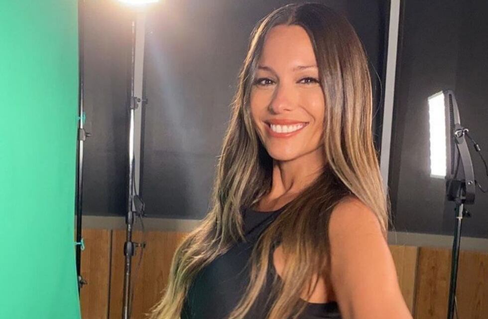 Pampita deslumbró con una microbikini rosa desde sus vacaciones en Ibiza