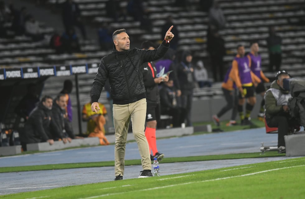 Debuta Talleres, la mancha que quiere sacar Walter Ribonetto de su buena campaña