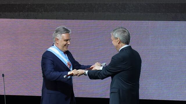 El traspaso de mando de Juan Schiaretti a Martín Llaryora en San Francisco (Gentileza El Periódico).