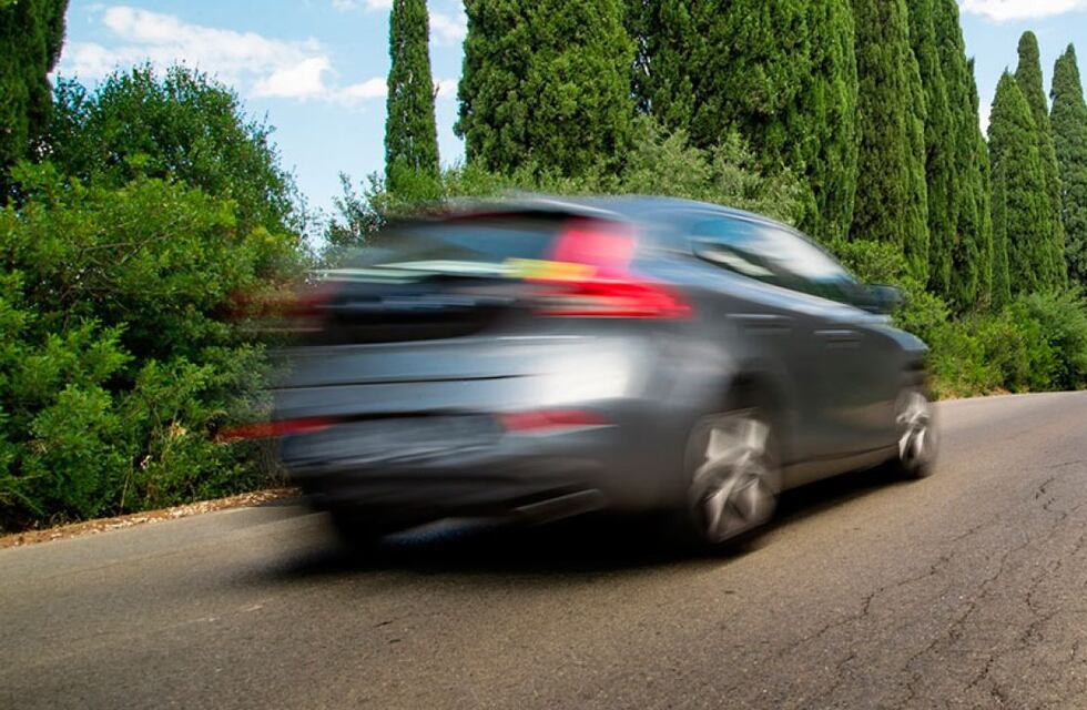 Indignante: se grabaron tomando alcohol y manejando a toda velocidad en Corrientes