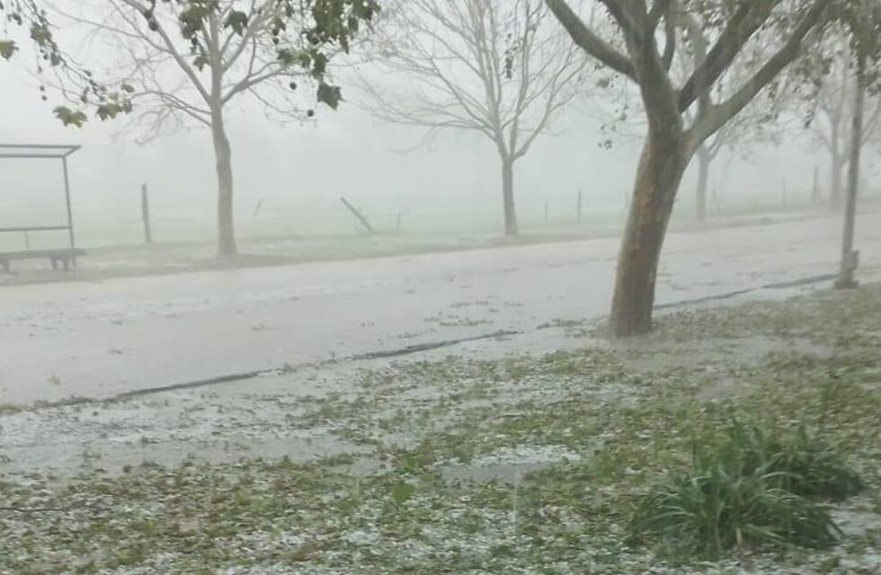 El temporal provocó destrozos en el sur de Córdoba y hay localidades bajo alerta meteorológica