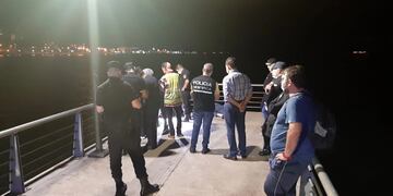 Encuentran un cadáver con un balazo en la cabeza en la Costanera de Posadas.