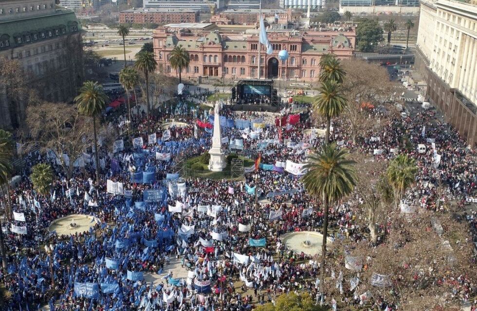 San Cayetano: movimientos sociales marcharon a Plaza de Mayo para pedir salud y trabajo