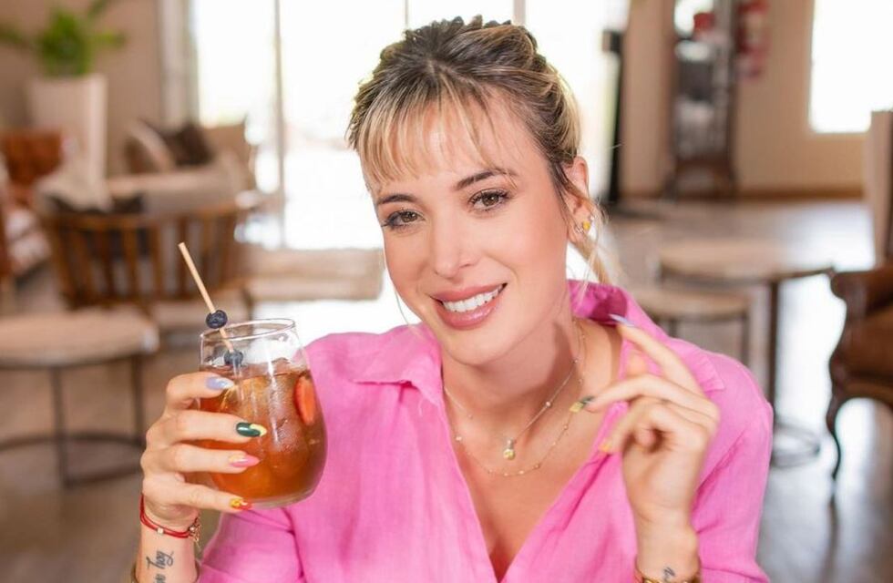 Grandes ventanales y doble mesada: cómo es la luminosa cocina de Jesica Cirio