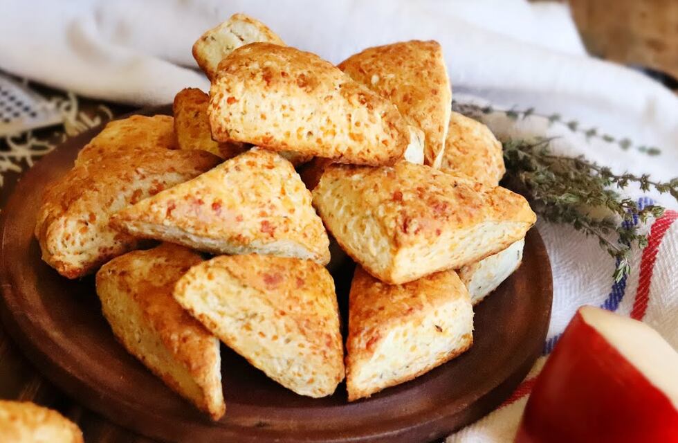 Cómo hacer scones de queso con solo 5 ingredientes: receta fácil y rápida para acompañar los mates de la tarde