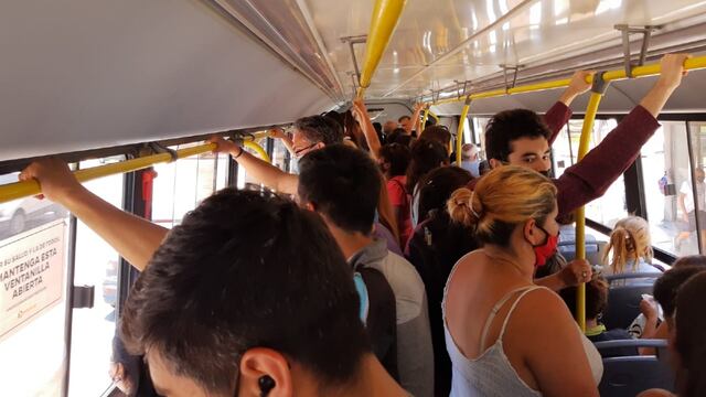 Línea del transporte urbano de la empresa Ersa, un viernes en horario pico.