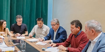 Pomán y Londres, primeros en firmar acuerdo para equilibrio y autonomía financiera.