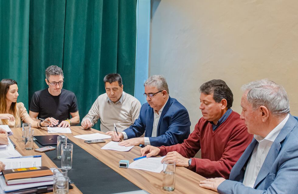 Consenso Fiscal entre el Gobierno y los municipios de Londres y Pomán