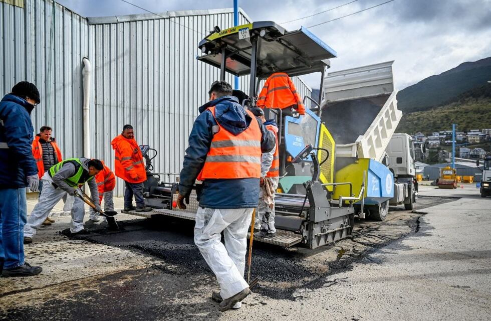 “Todo marzo y abril continuaremos con un intenso trabajo de bacheo en la trama vial”