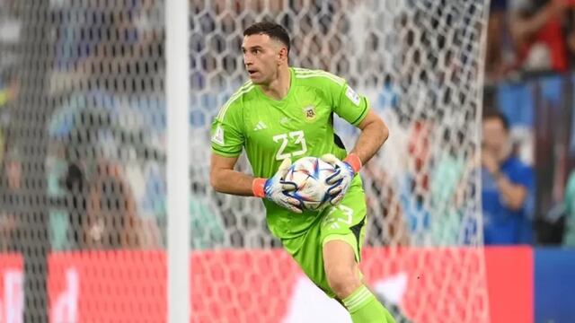 DIbu Martínez tuvo poco trabajo en el encuentro ante Polonia. Foto: Getty Images