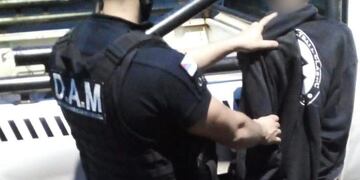 Efectivos policiales detuvieron a un joven tras robar en un local comercial en Posadas.