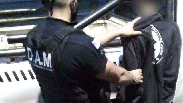 Efectivos policiales detuvieron a un joven tras robar en un local comercial en Posadas.