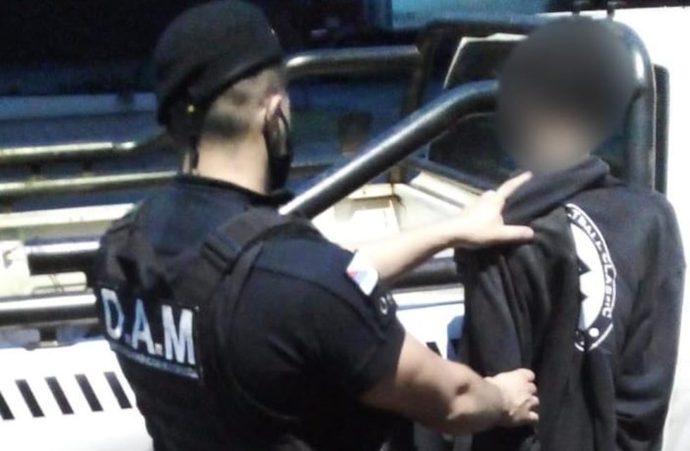 Efectivos policiales detuvieron a un joven tras robar en un local comercial en Posadas