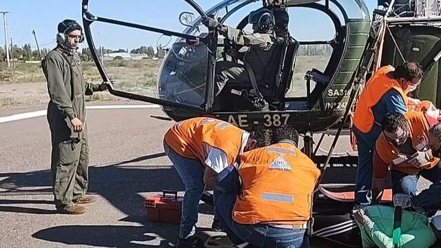El Ejército Argentino capacitó a personal de Defensa Civil, de Bomberos y del Hospital Perrupato en el traslado de heridos en helicóptero. Gentileza MGSM