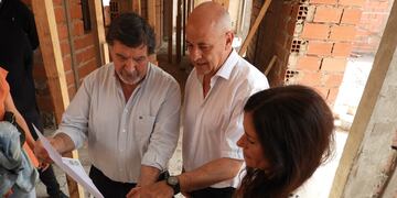 Uset visitó la Escuela 502 junto al director General de Cultura y Educación