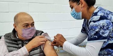 Vacunación contra el COVID-19 en Argentina. (Archivo)