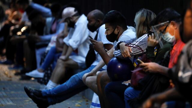 Argentina ante el avance de la segunda ola de coronavirus. (AP/Natacha Pisarenko)