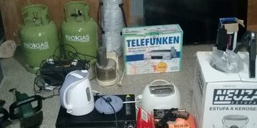 Objetos recuperados tras un operativo policial en la madrugada del 22 de junio en la ciudad de Carlos Paz. (Foto: Policía de Córdoba / Unidad Regional Departamental Punilla).