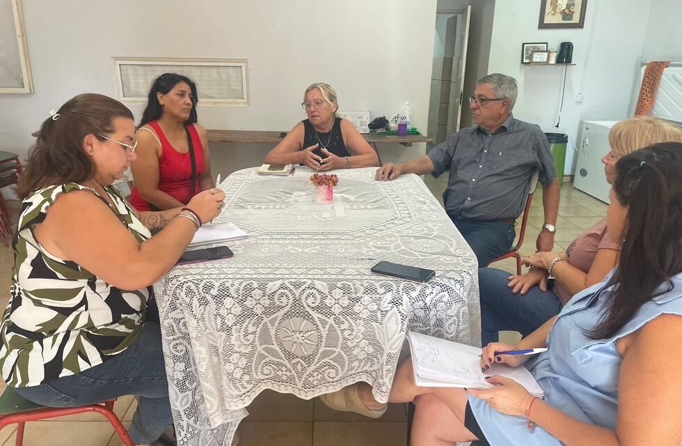 El Gobierno municipal evaluó estados de vecinales y espacios educativos