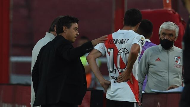 El volante zurdo de River, Ignacio Fernández, con dolor en la zona lumbar. (Foto: @RiverPlate)