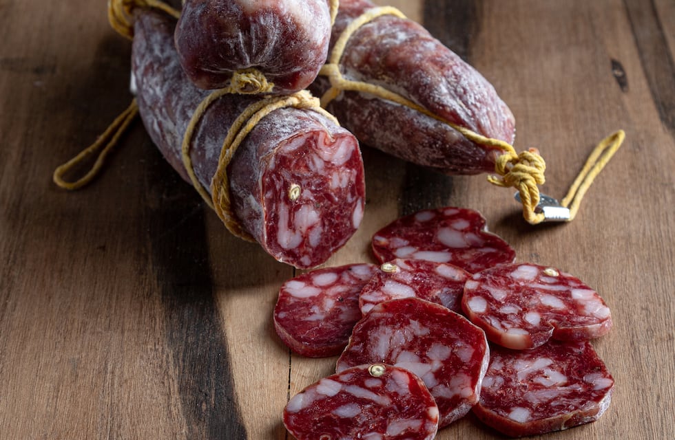 ¿Habrá escasez de salames? La industria alerta sobre la falta de insumos por las restricciones a las importaciones