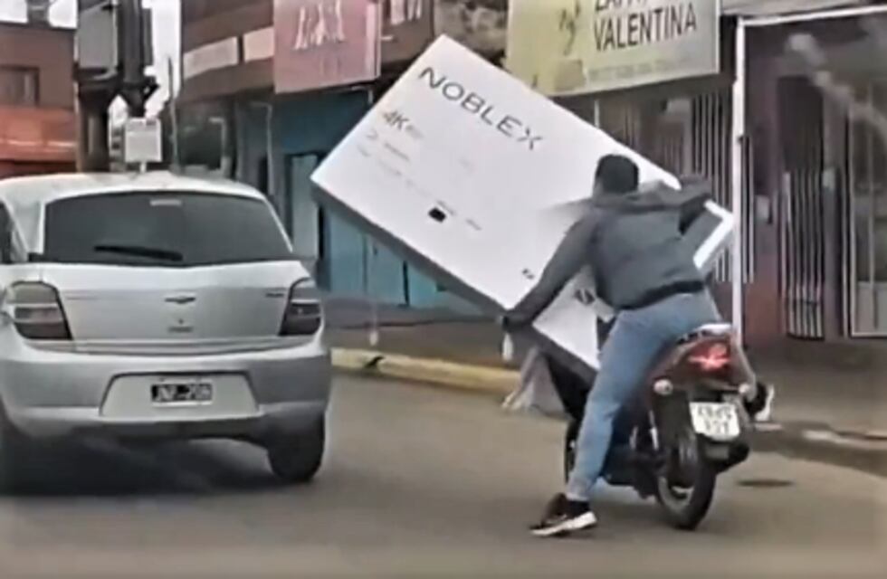 Viral en Corrientes: compró un televisor, se le rompió mientras lo llevaba a su casa y el gerente del local lo busca