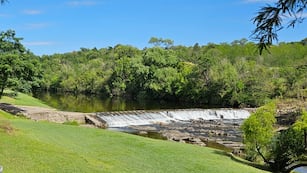 Una colonia escondida en Córdoba se destaca por su cascada privada y su tarifa de $10.000 por persona.