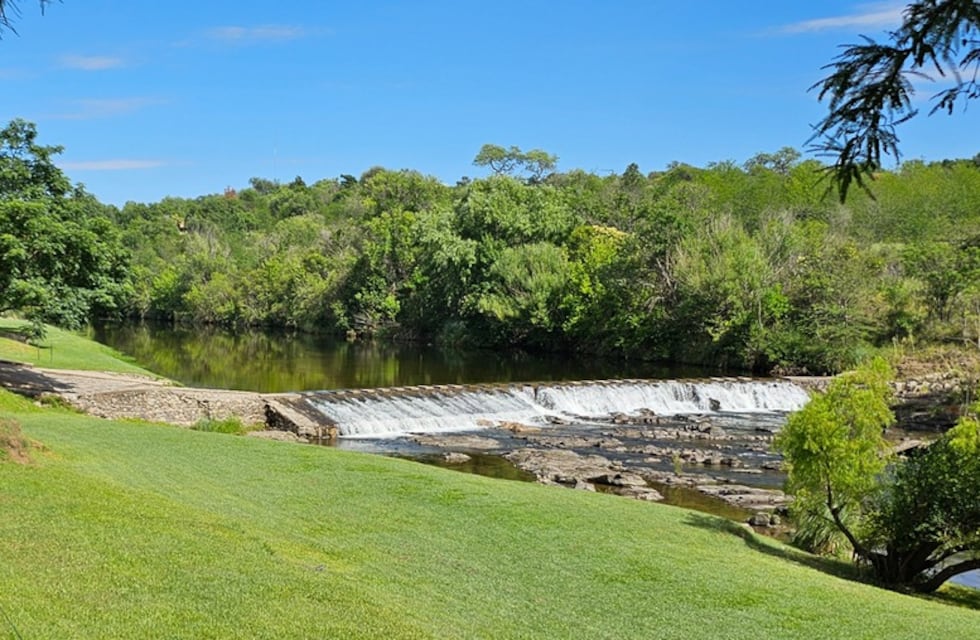 Una colonia escondida en Córdoba que se destaca por su cascada privada y su tarifa de $10.000 por persona