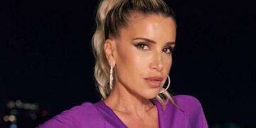 Flor Peña sorprendió desde Tulum con un minivestido cut out del color de la temporada.