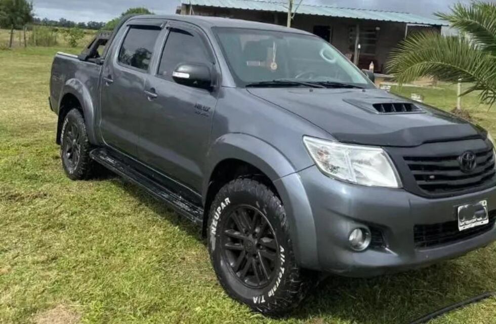 Arroyito: la policía recuperó una camioneta que habían robado en calle San Martín