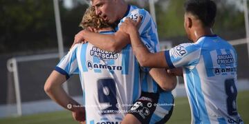 Racing goleó a Atalaya y manda en la Zona B de la Liga.