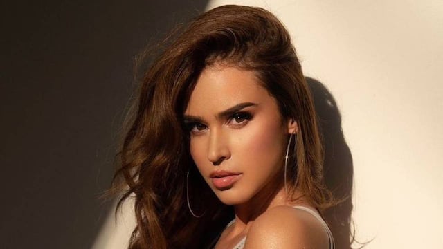Yanet García impactó con su imponente figura al modelar un body brilloso en una sesión de fotos